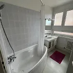 Apartment Lumineux Dans Le Centre Avec Balcon